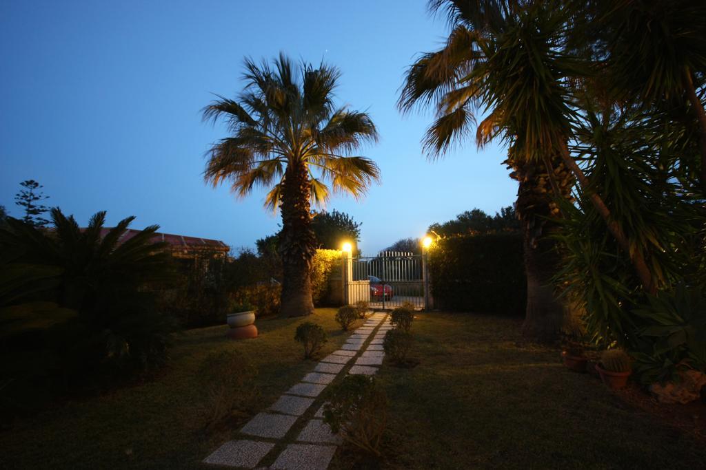 Suite House L'Isola Che Non C'E Fontane Bianche Exteriör bild